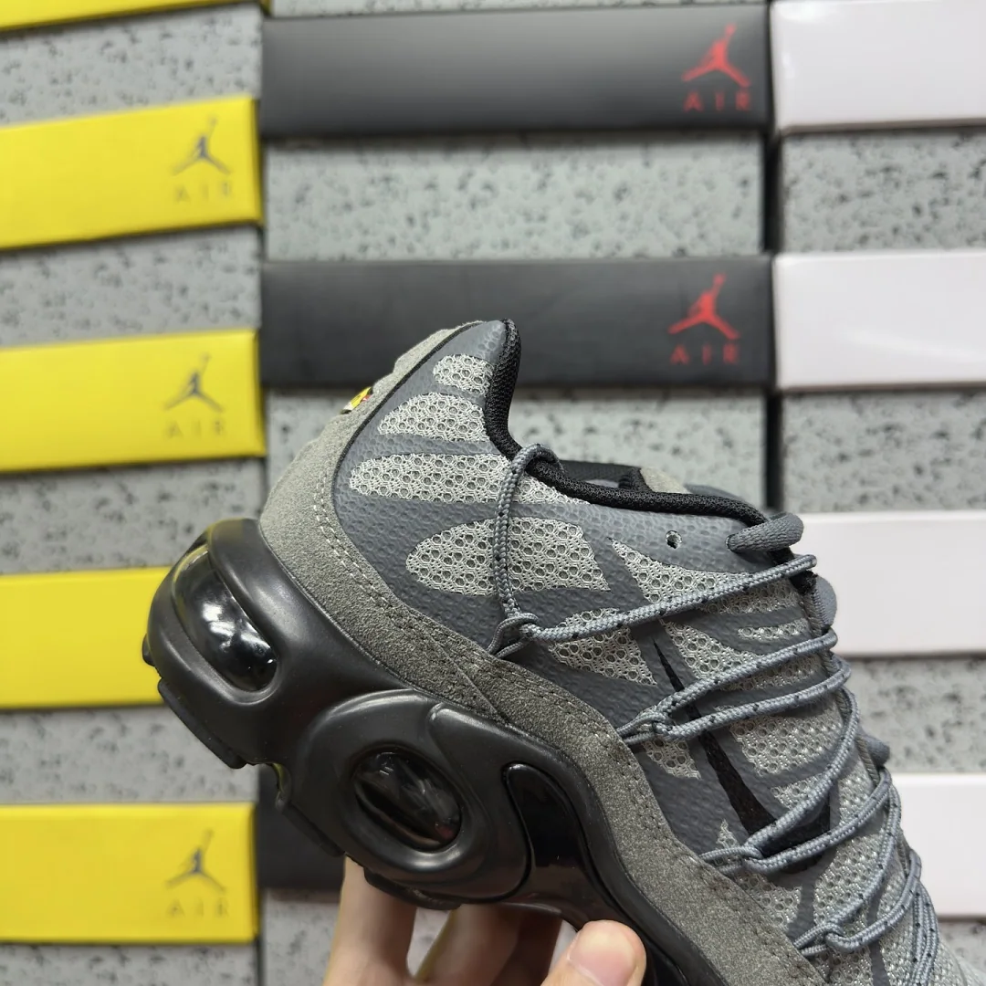 나이키 [BD] 에어 맥스 플러스 FD0670-002 201912 Nike Air Max Plus Toggle Grey Reflective 상세 이미지 4