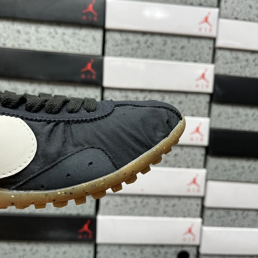 나이키 [YJ] HV8547-001 201605 Nike Moon Shoe SP Jacquemus Off Noir 상세 이미지 9
