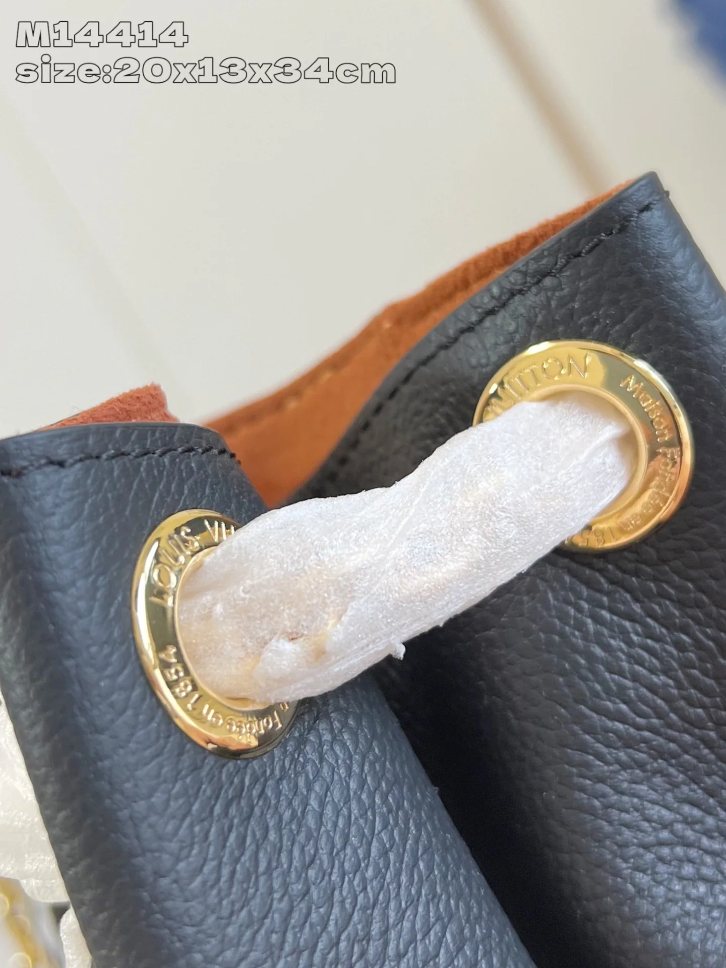 루이비통 애니타임 스몰 블랙 핸드백 M14414 상세 이미지 4