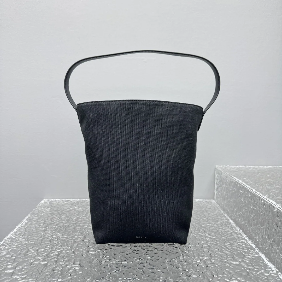 더로우 블랙 캔버스 버킷백 상세 이미지 4