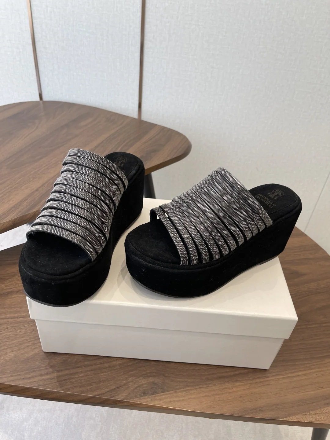 브루넬로쿠치넬리 비즈 장식 슬리퍼 샌들 상세 이미지 3