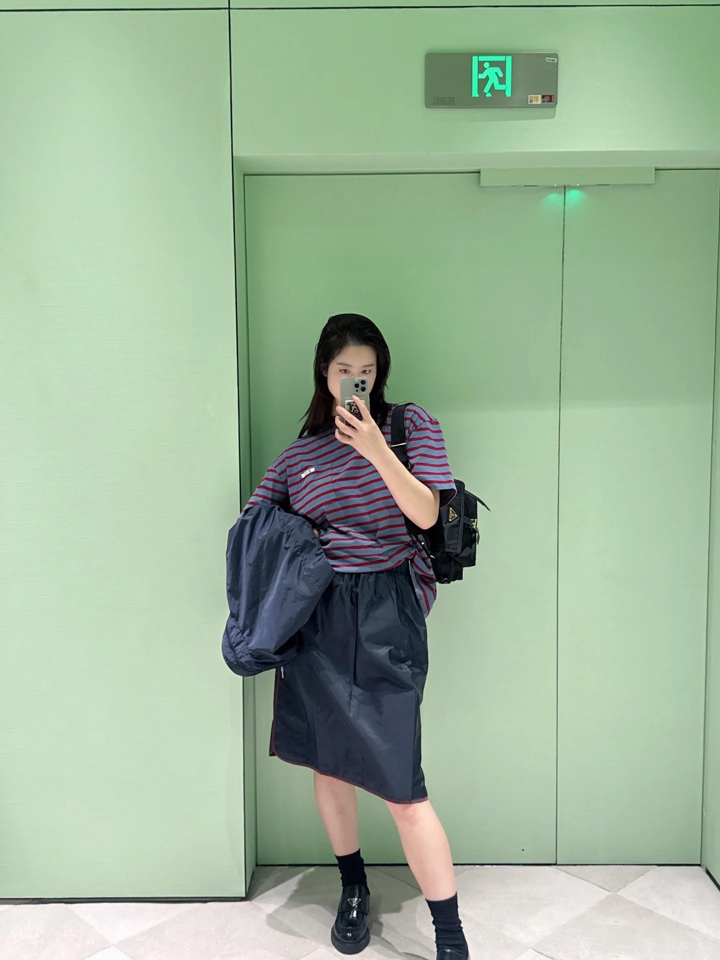 프라다 스트라이프 오버핏 코튼 반팔 티셔츠 2026 SS 상세 이미지 6