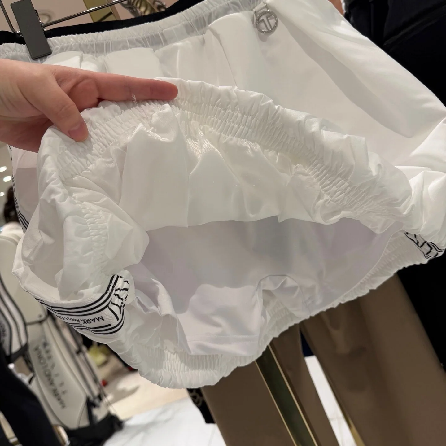 마크앤로나 여성 미니스커트 골프웨어 상세 이미지 8