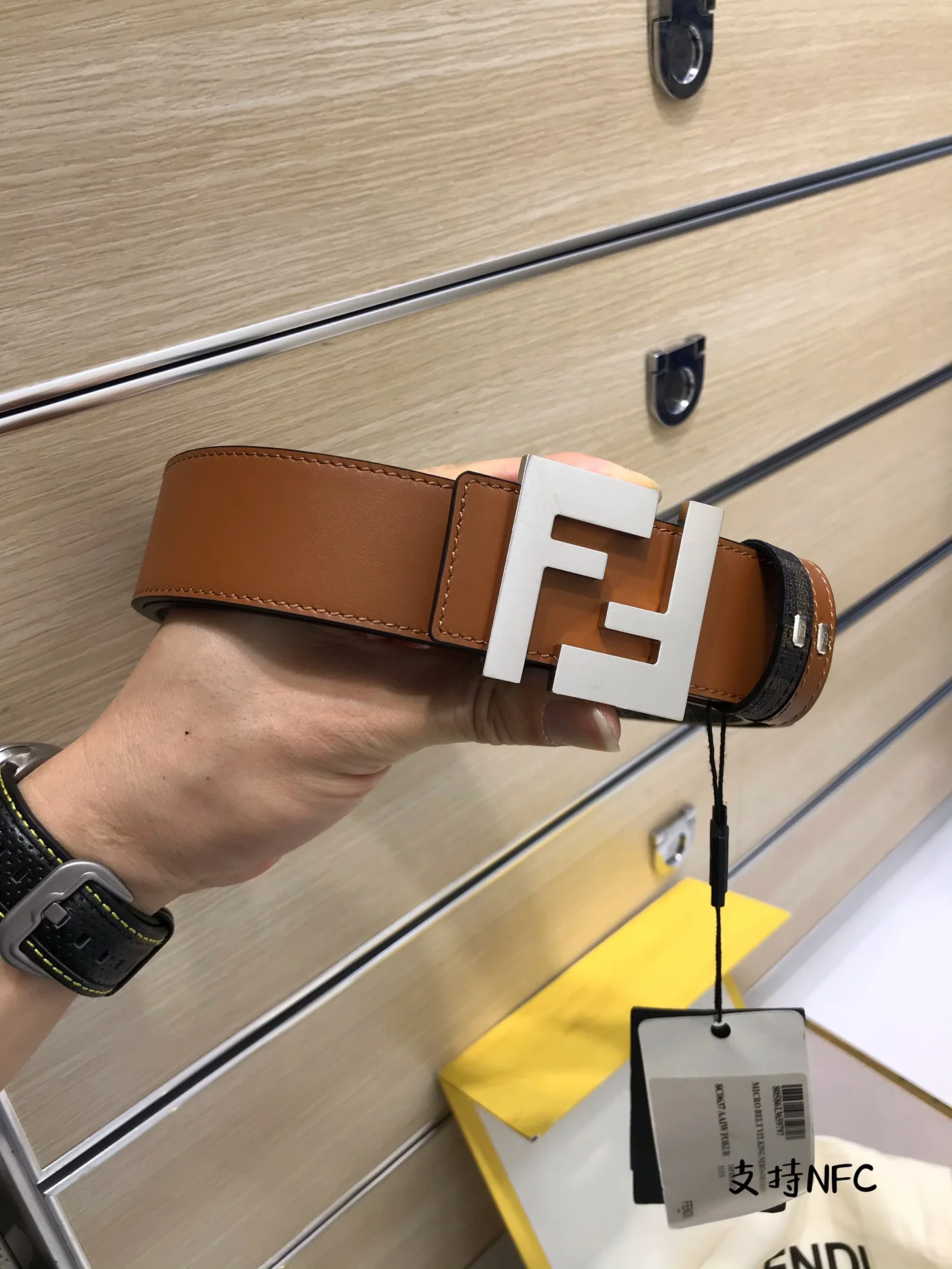 펜디 F 로고 버클 블랙 카프스킨 벨트 상세 이미지 1