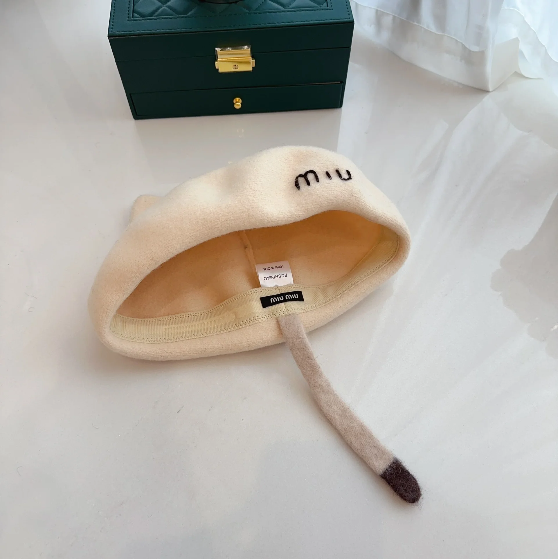 미우미우 모자 81077 Miu Miu Cap 상세 이미지 7