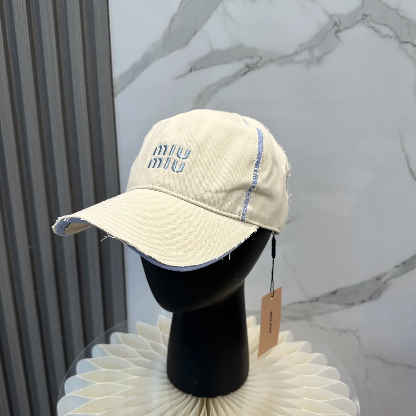 미우미우 자수 베이스볼 모자 118527