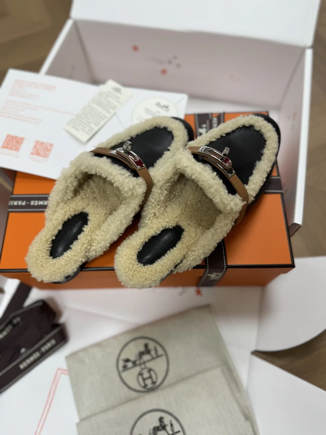 에르메스 켈리 버클 뮬 퍼 장식 신발 상세 이미지 9
