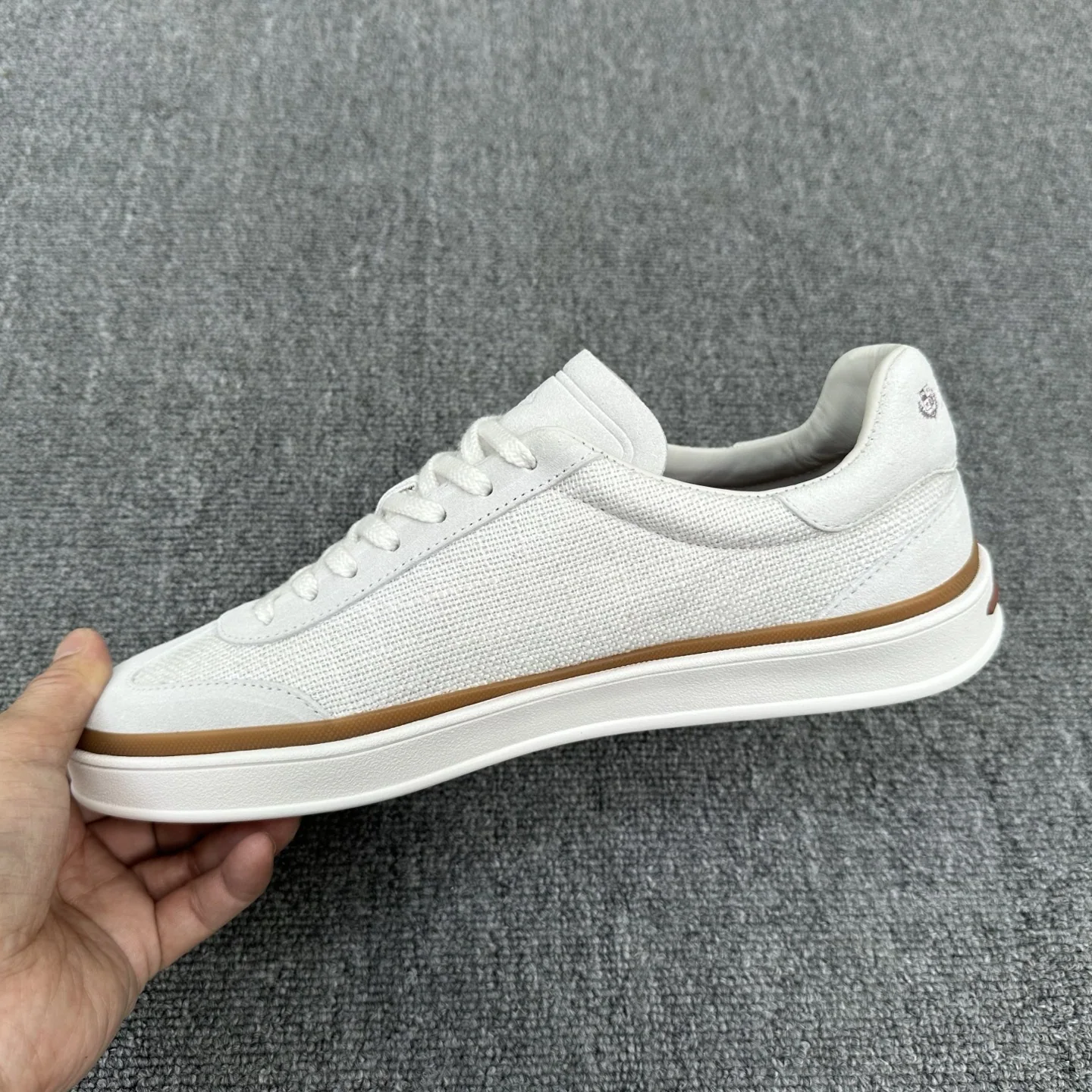 로로피아나 남성 스플릿 카우 스웨이드 스니커즈 상세 이미지 7