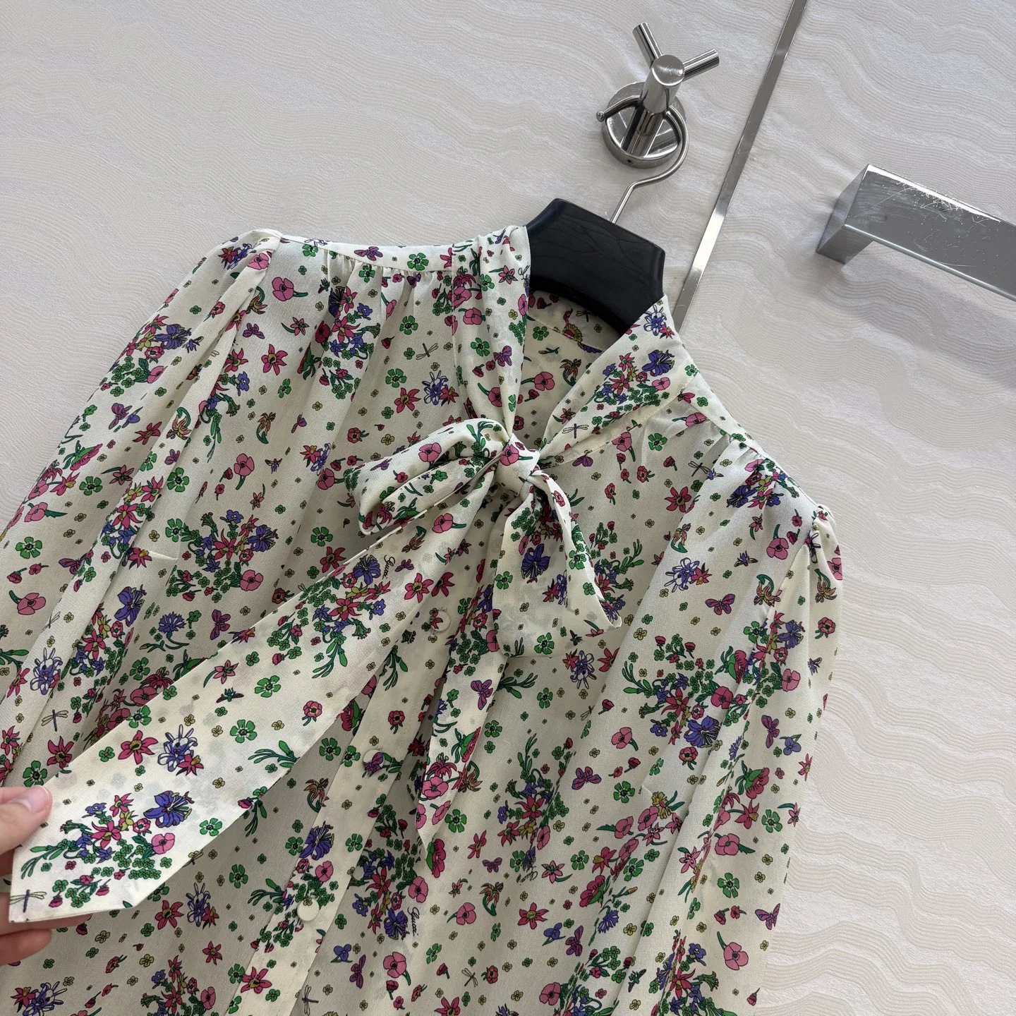 구찌 꽃무늬 실크 나비넥 셔츠 상세 이미지 5