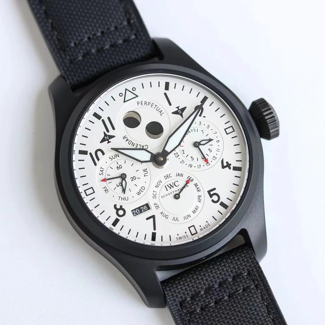 IWC 빅파일럿 퍼페추얼 캘린더 시계 상세 이미지 2