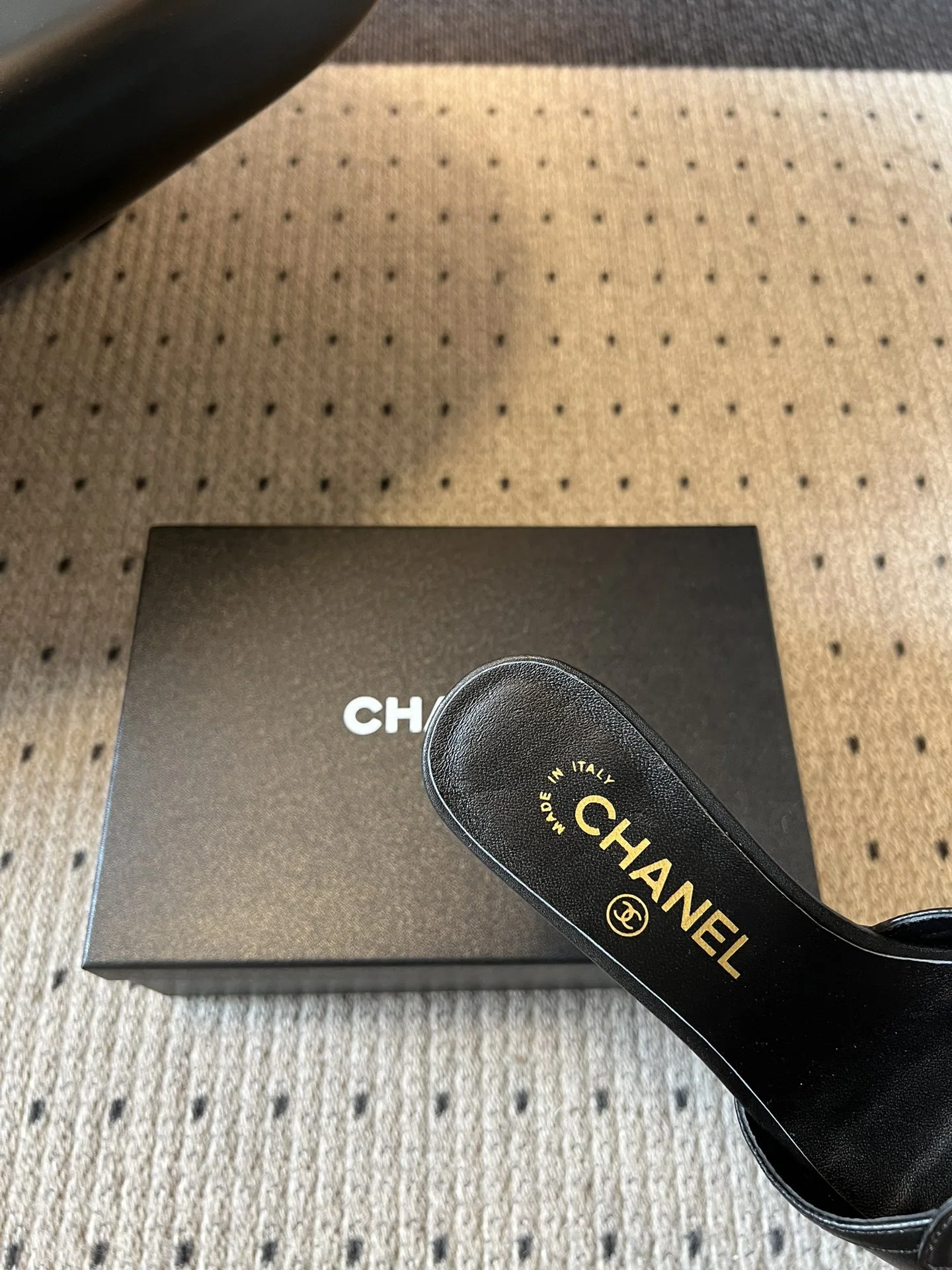 샤넬 더블 C 버클 스틸레토 힐 슬라이더 상세 이미지 8