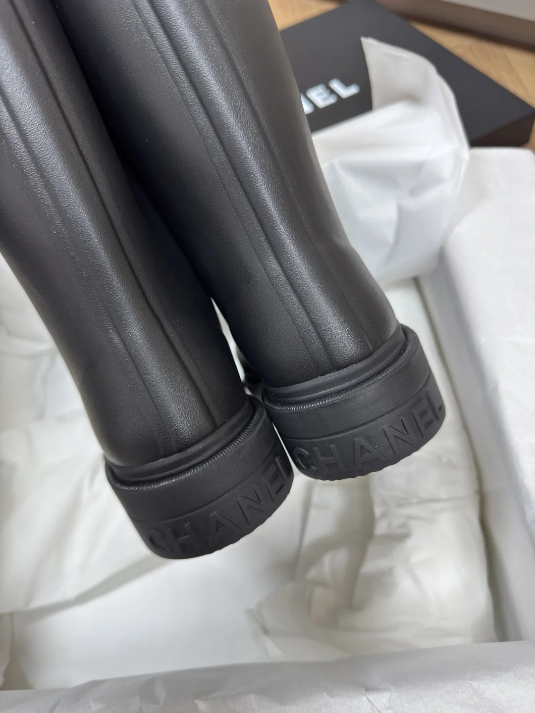 샤넬 26 C 블랙 앤 화이트 롱 레인부츠 상세 이미지 6