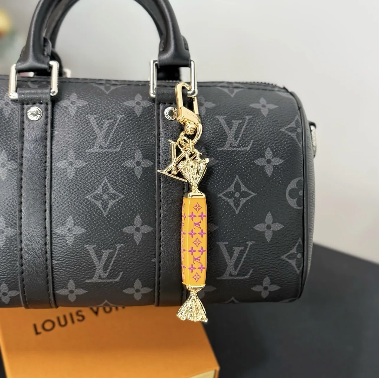 루이비통 LV 스위트 캔디 컬러 키링 상세 이미지 8