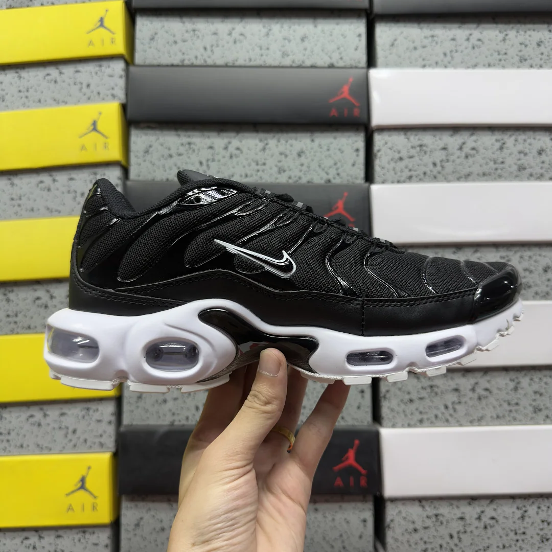나이키 [BD] 에어 맥스 플러스 DM2362-001 201869 Nike Air Max Plus Black White 상세 이미지 2