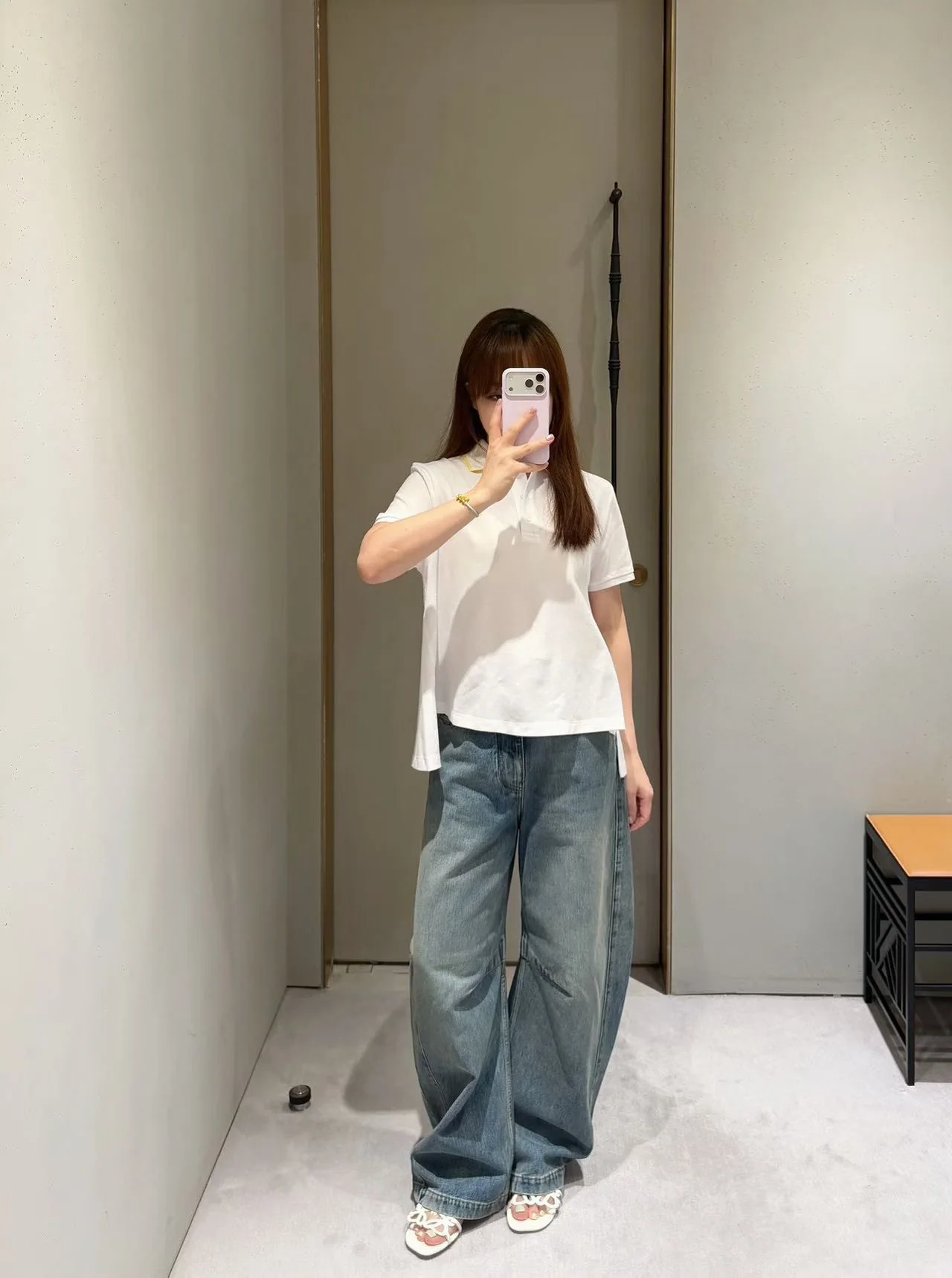 로에베 비대칭 컬러 반팔 티셔츠 상세 이미지 4