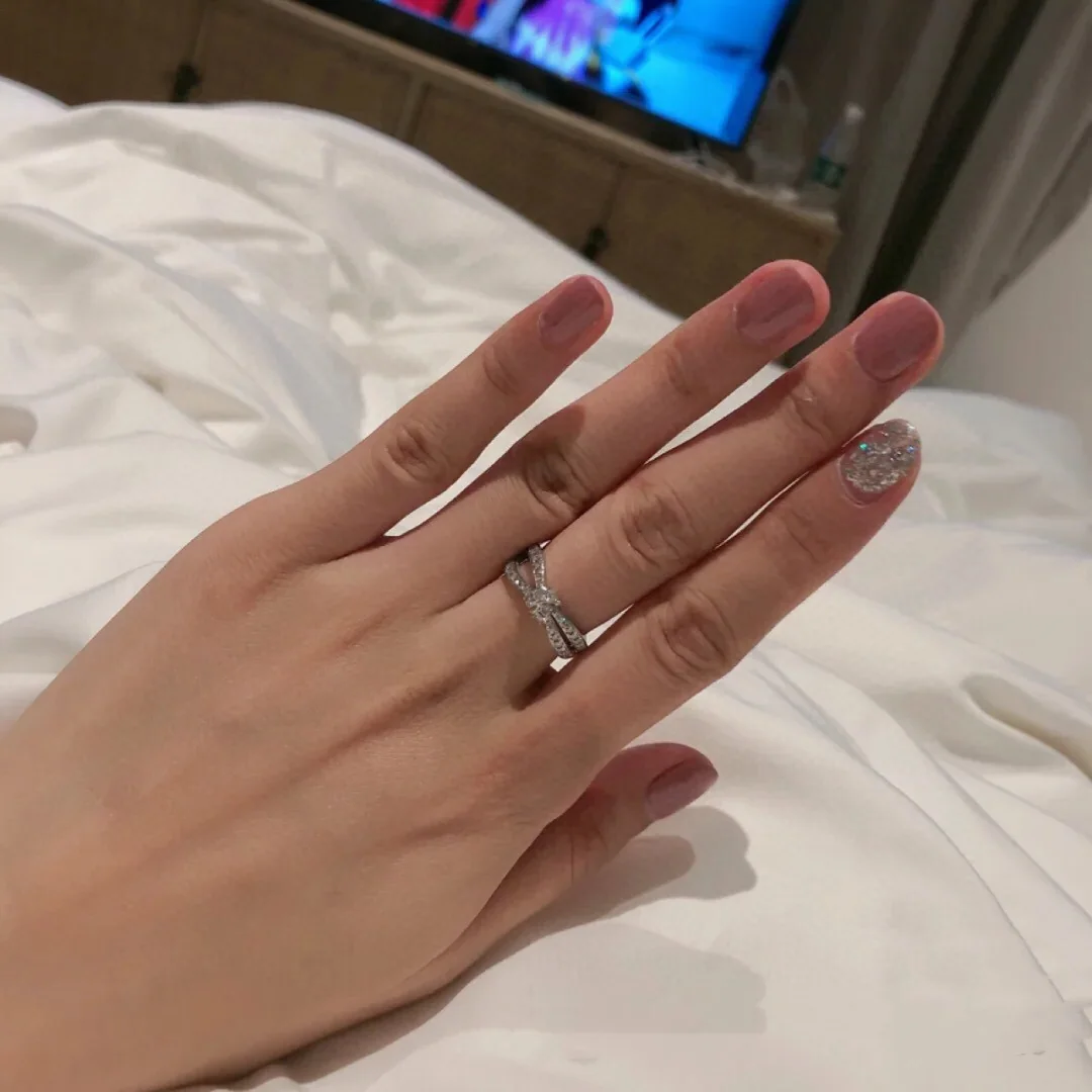 쇼메 18 K 화이트 골드 팔자 반지 상세 이미지 1
