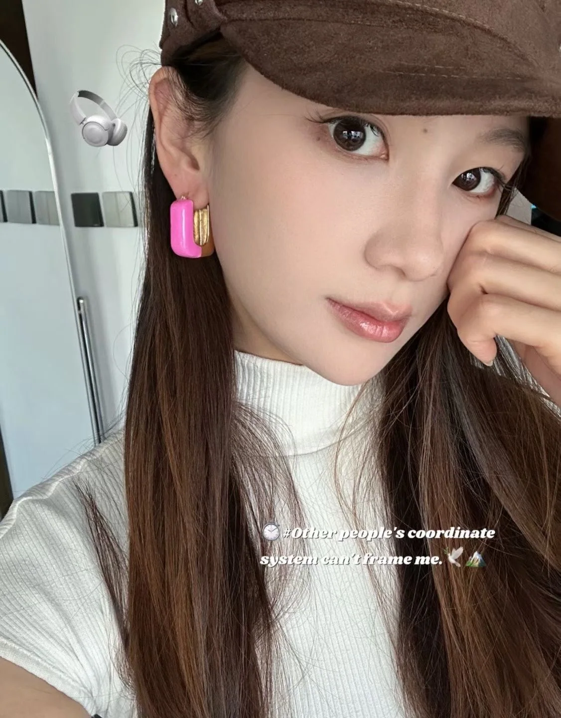 미우미우 에나멜 컬러 메탈 스퀘어 레터 스터드 귀걸이 상세 이미지 9