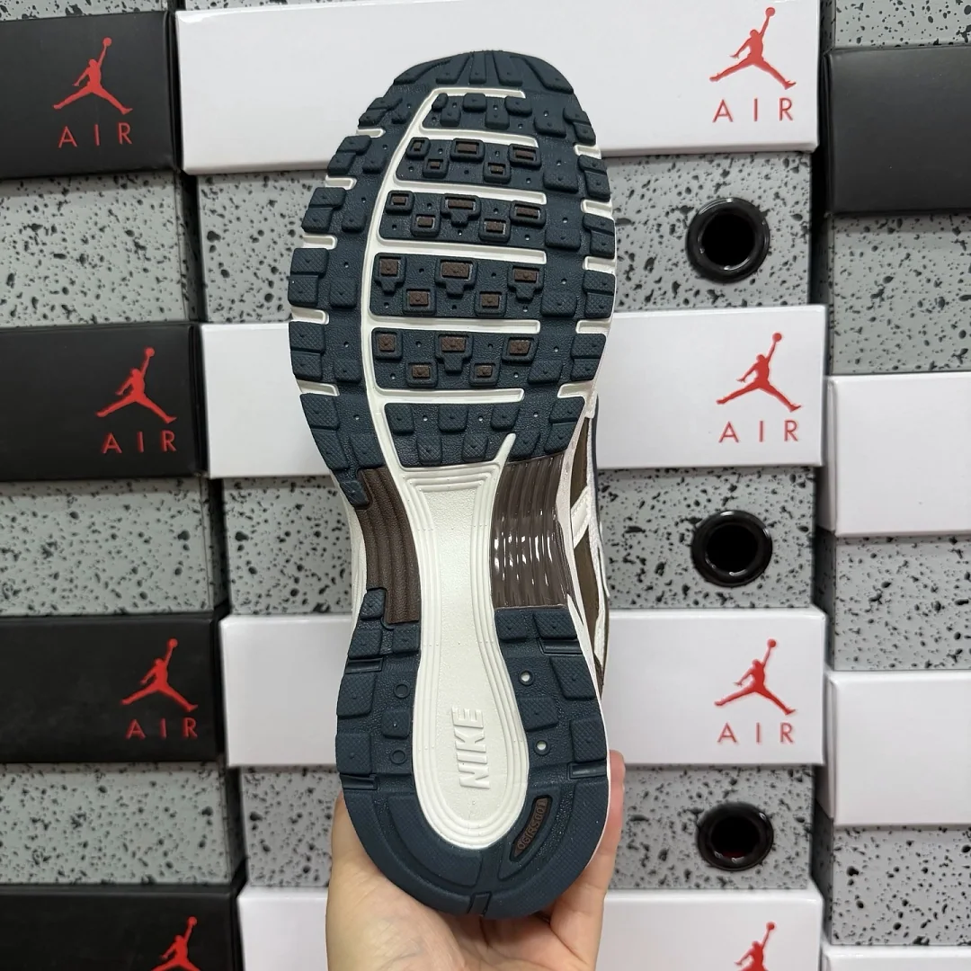 나이키 [CS] P 6000 팬텀 HV8972-001 201538 Nike P-6000 Phantom Baroque Brown Metallic 상세 이미지 4
