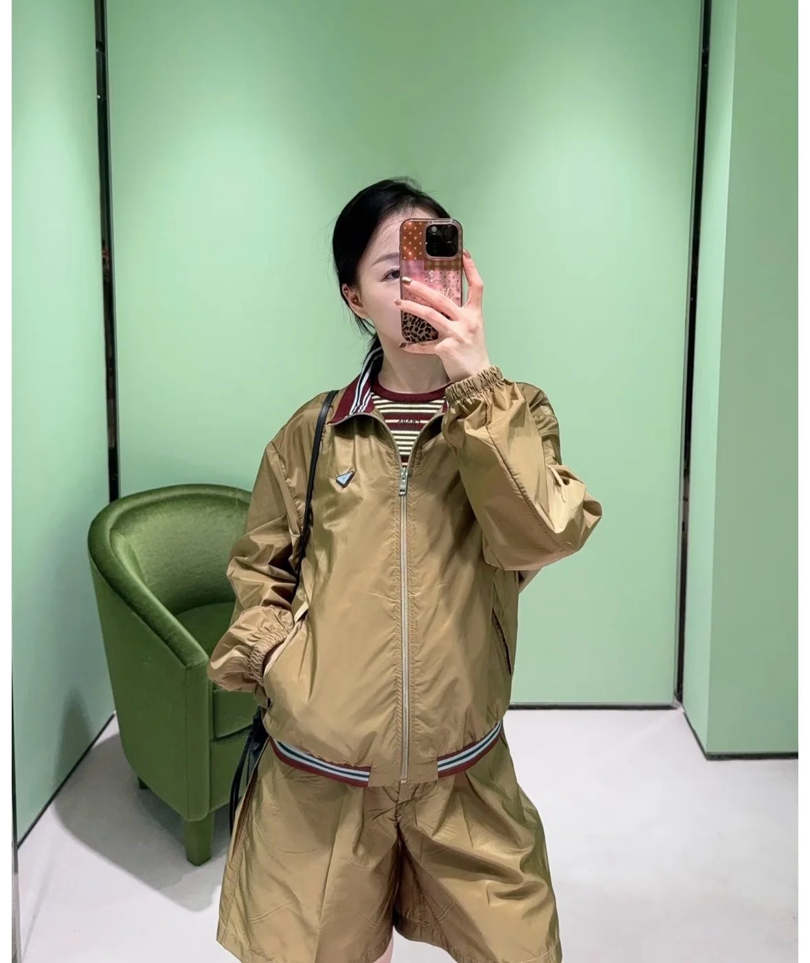 미우미우 카키 워크웨어 재킷 세트 상세 이미지 4