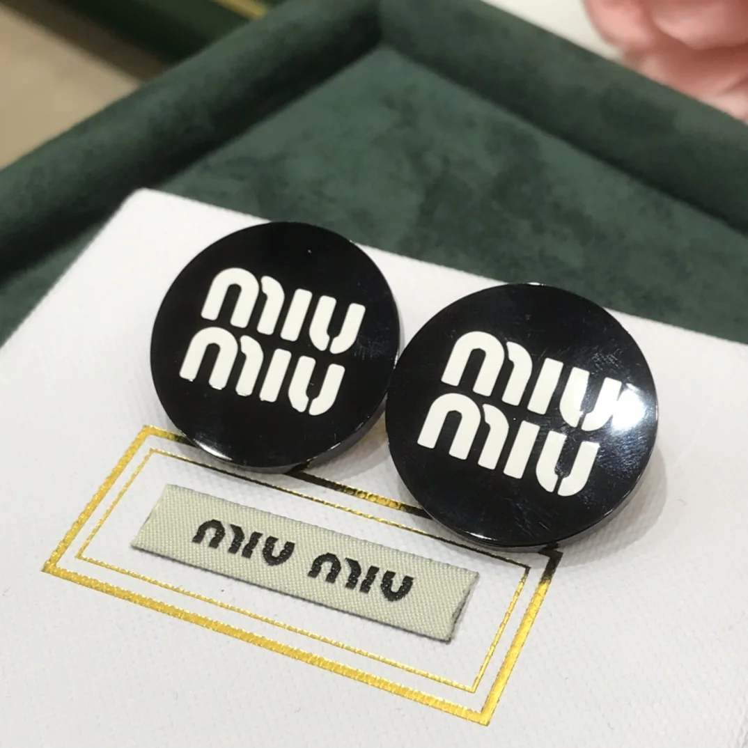 미우미우 블랙 라운드 클립 귀걸이 상세 이미지 6