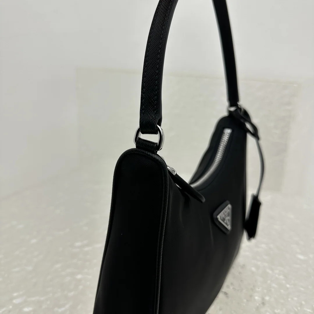 프라다 나일론 호보백 상세 이미지 9
