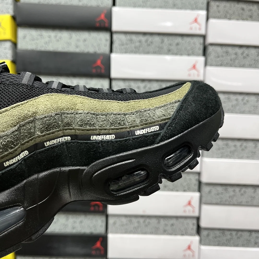 나이키 [KZ2.0] 에어 맥스 95 SP IB4523-200 201675 Nike Air Max 95 SP Undefeated Geo La 상세 이미지 9