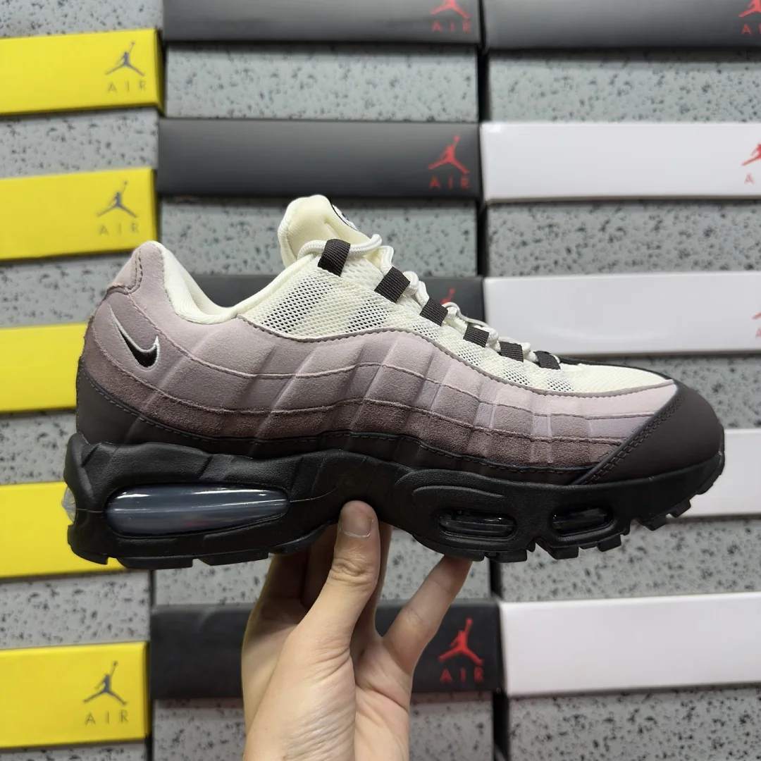 나이키 [WE] 에어 맥스 95 IQ0277-010 201814 Nike Air Max 95 Big Bubble Tattoo Light 상세 이미지 3