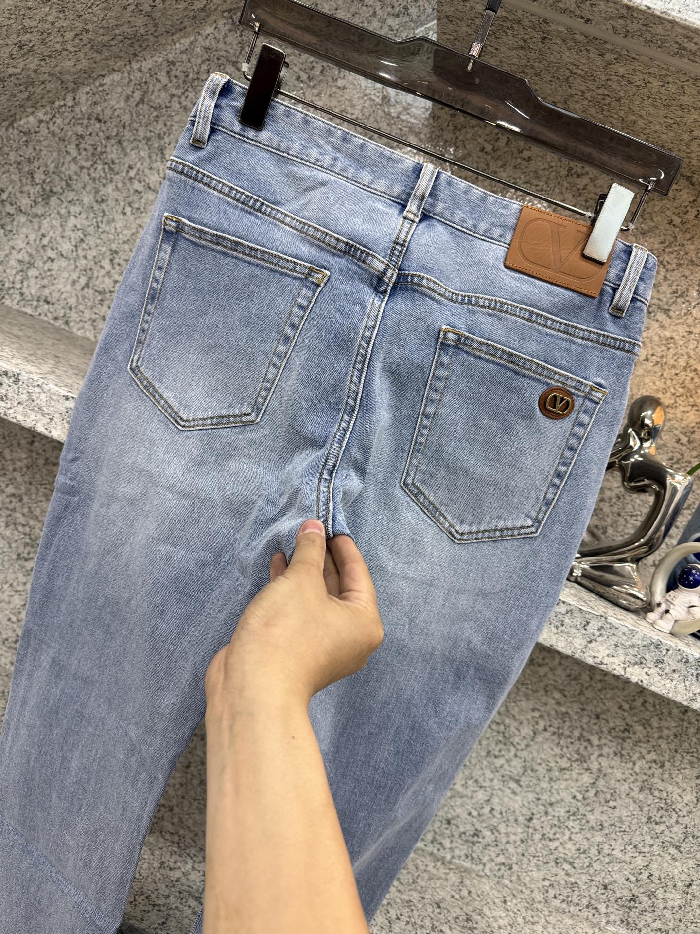 발렌티노 슬림 스트레이트 레그 남성 청바지 상세 이미지 6