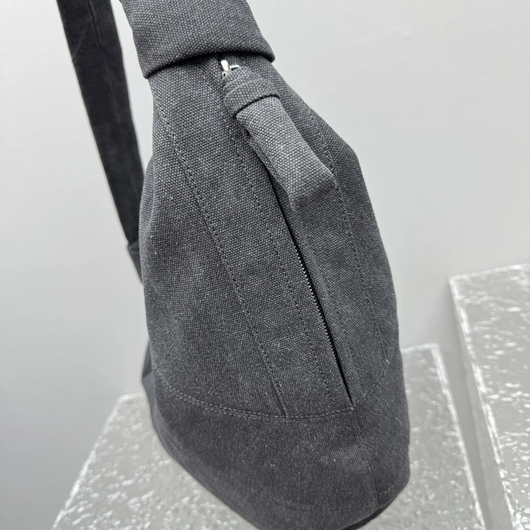 르메르 크루아상 캔버스 숄더백 라지 그레이 상세 이미지 6
