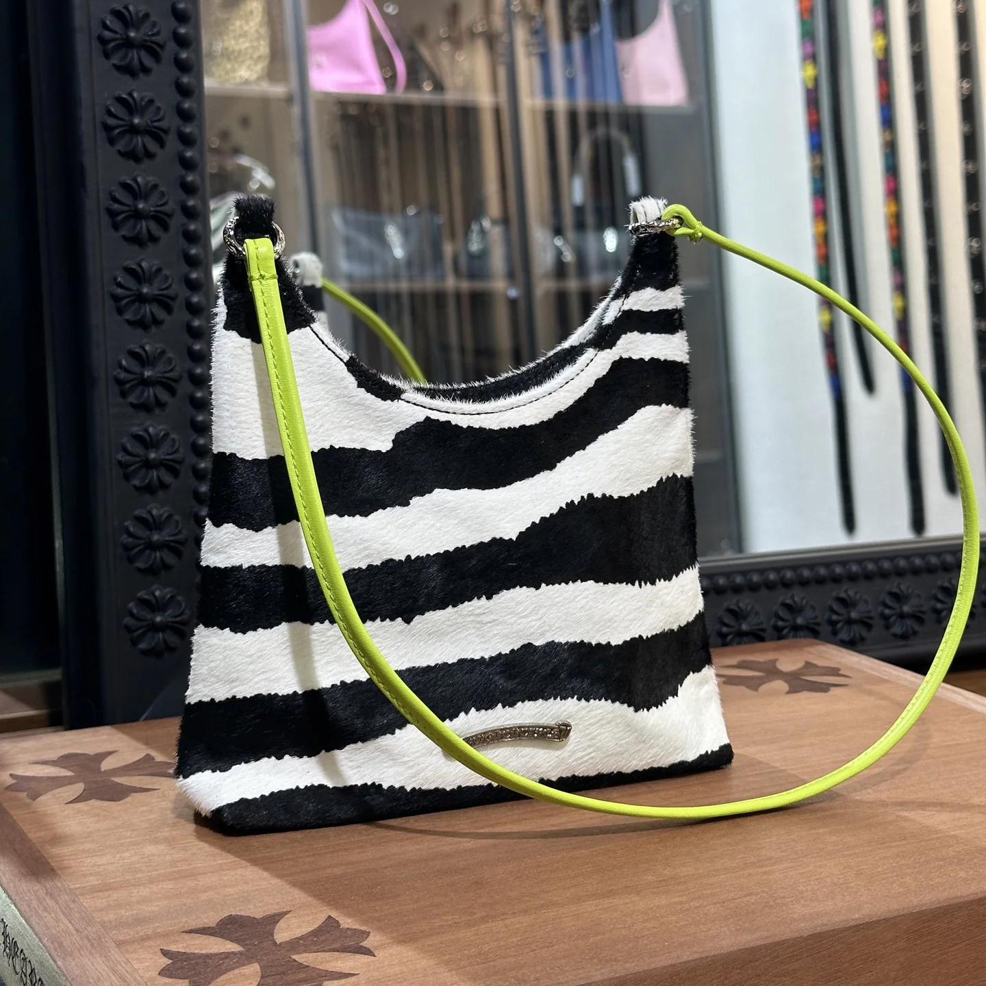 크롬하츠 그린 제브라 언더암백 상세 이미지 3