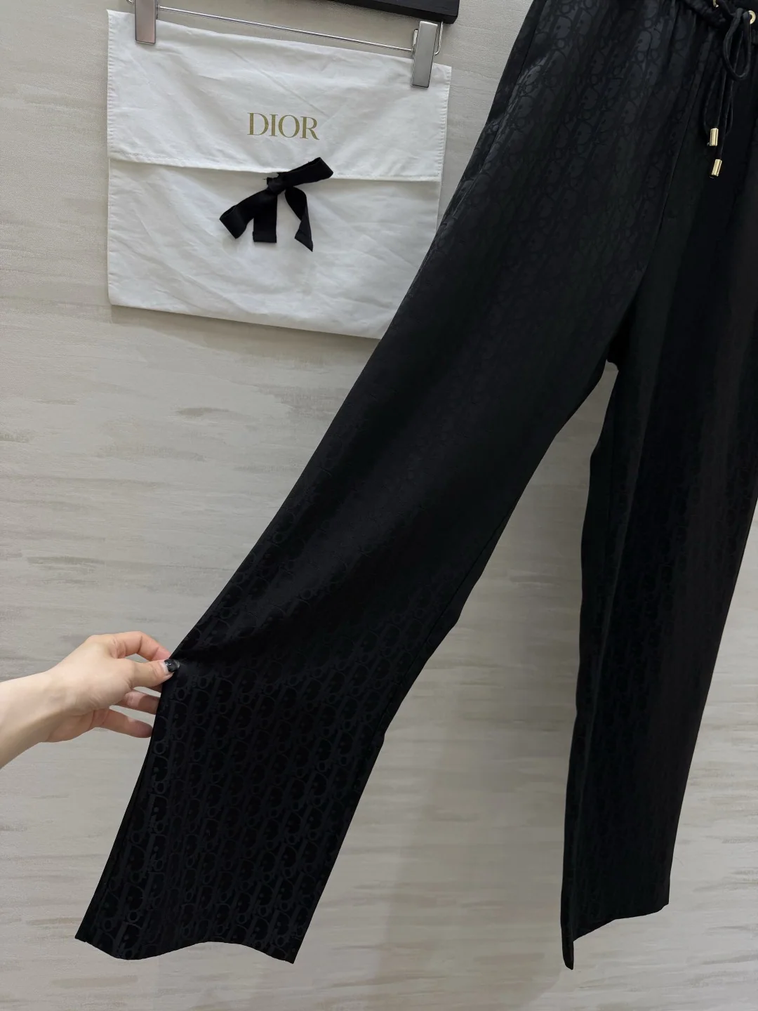 디올 아세테이트 모노크롬 와이드 레그 바지 상세 이미지 3