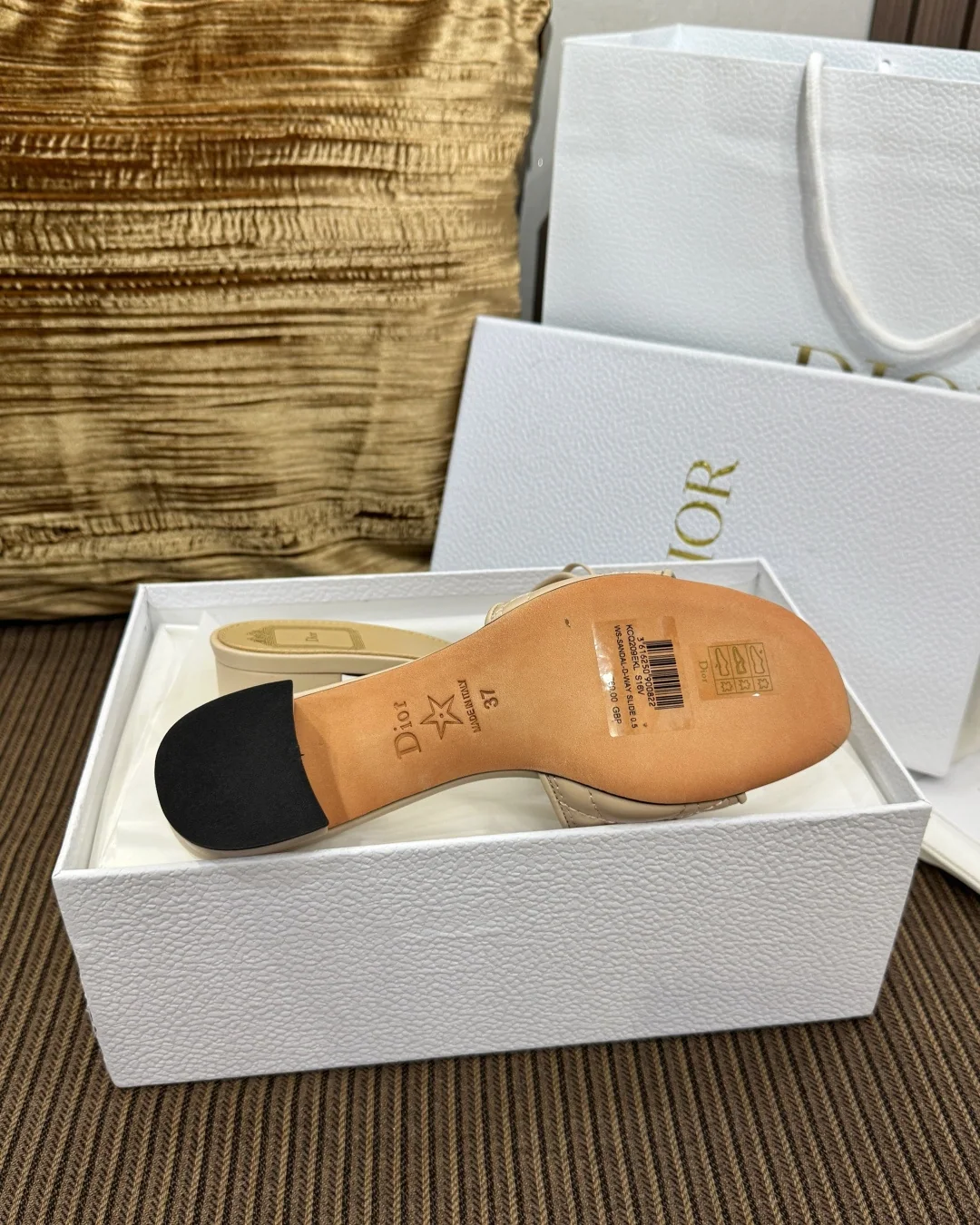 디올 카나쥬 램스킨 퀼팅 샌들 상세 이미지 9