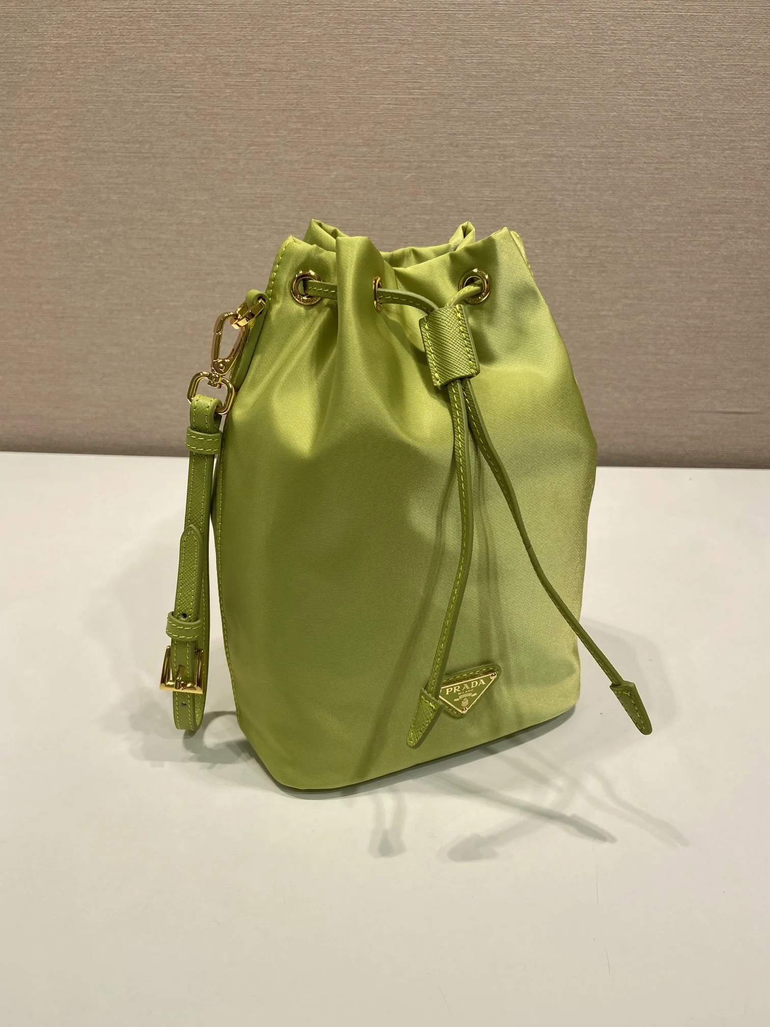 프라다 복조리 나일론 클러치백 상세 이미지 2