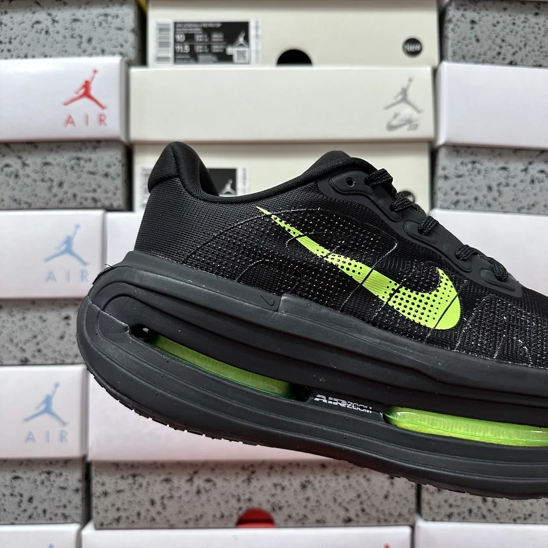 나이키 [5A] 보메로 프리미엄 블랙 옐로우 HQ2050-212 201615 Nike Vomero Premium 상세 이미지 4
