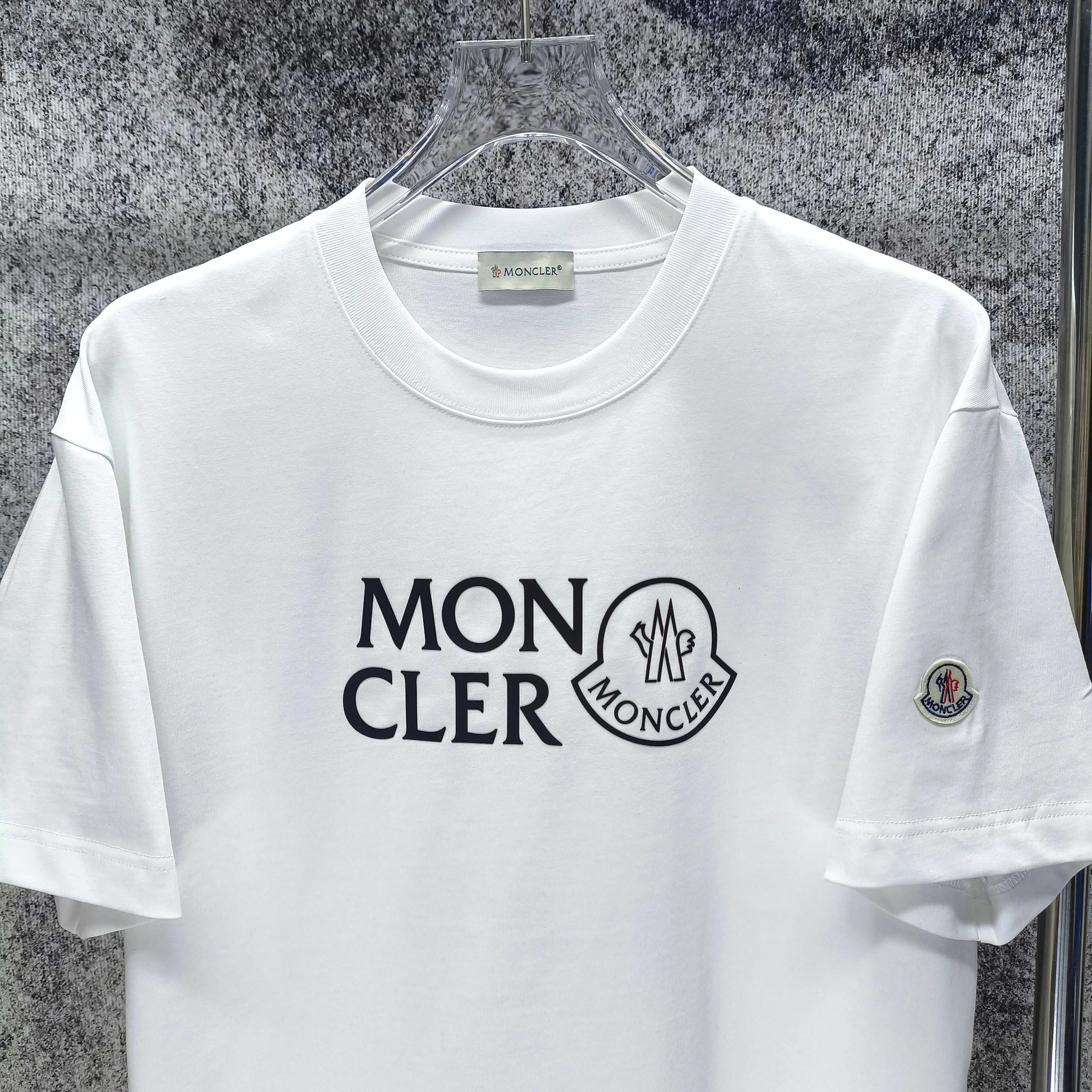 몽클레어 3D 두꺼운 루즈핏 여성 반팔 티셔츠 상세 이미지 3