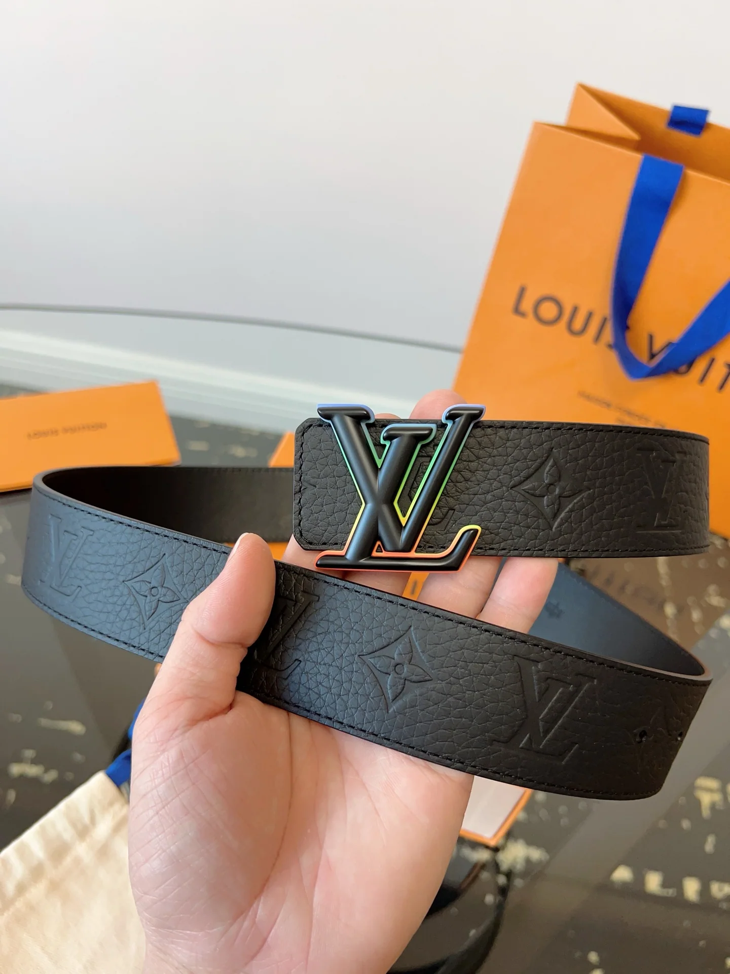 루이비통 LV 이니셜 모노그램 엠보스 리버시블 벨트 상세 이미지 3