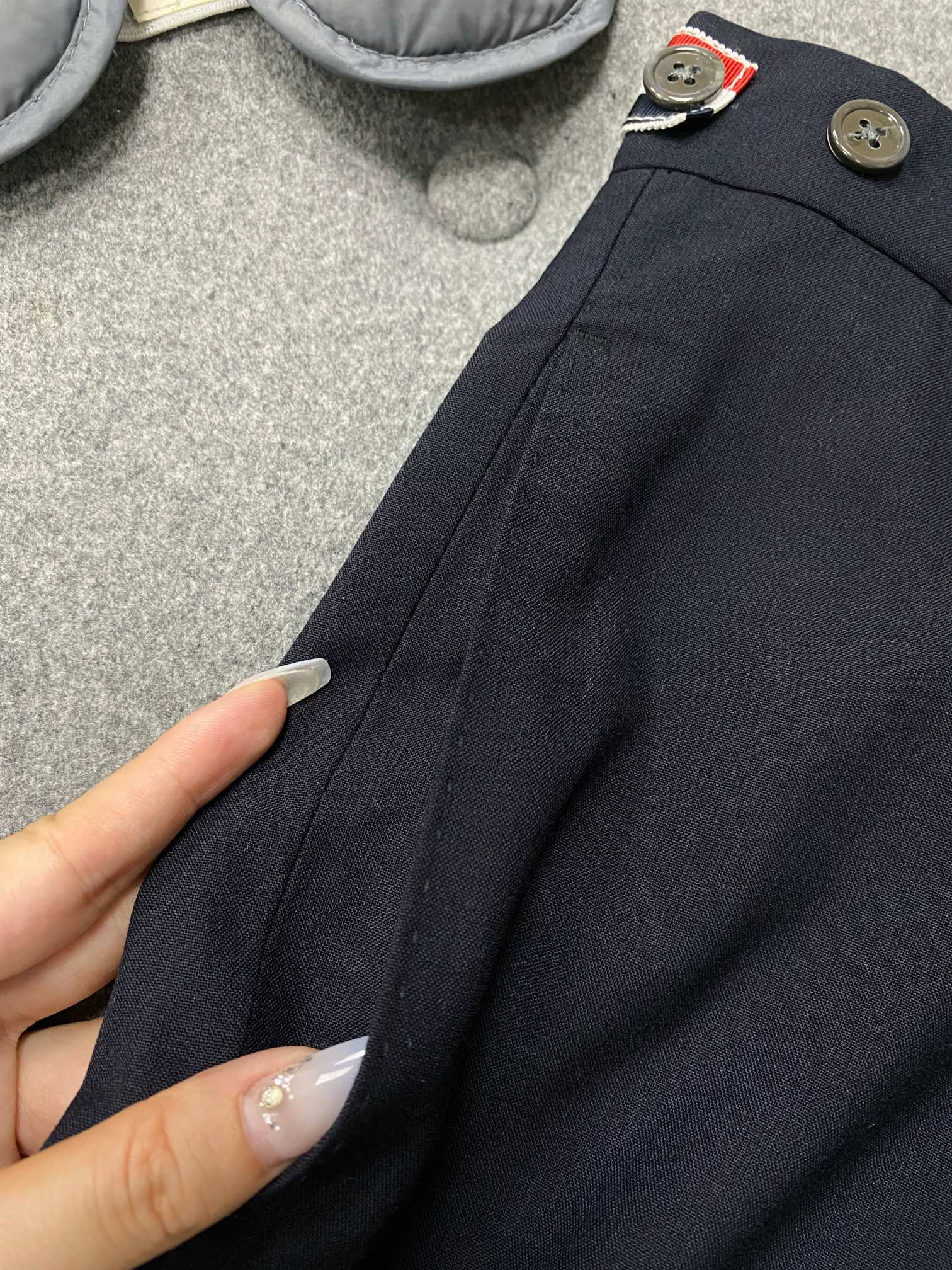 톰브라운 울 소재 남성 반바지 상세 이미지 7