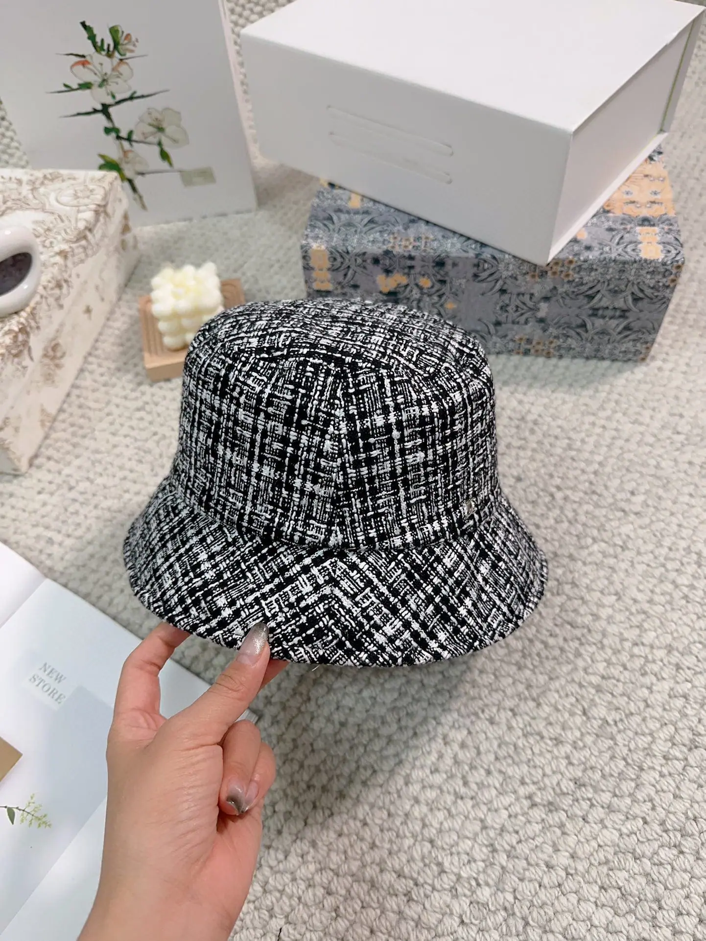 샤넬 트위드 버킷 햇 모자 상세 이미지 4