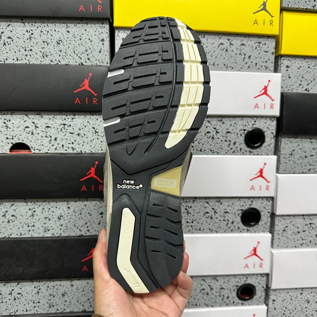 뉴발란스 [ZOK] 992 M992J2 202034 New Balance 992 JJJJound Grey 상세 이미지 6