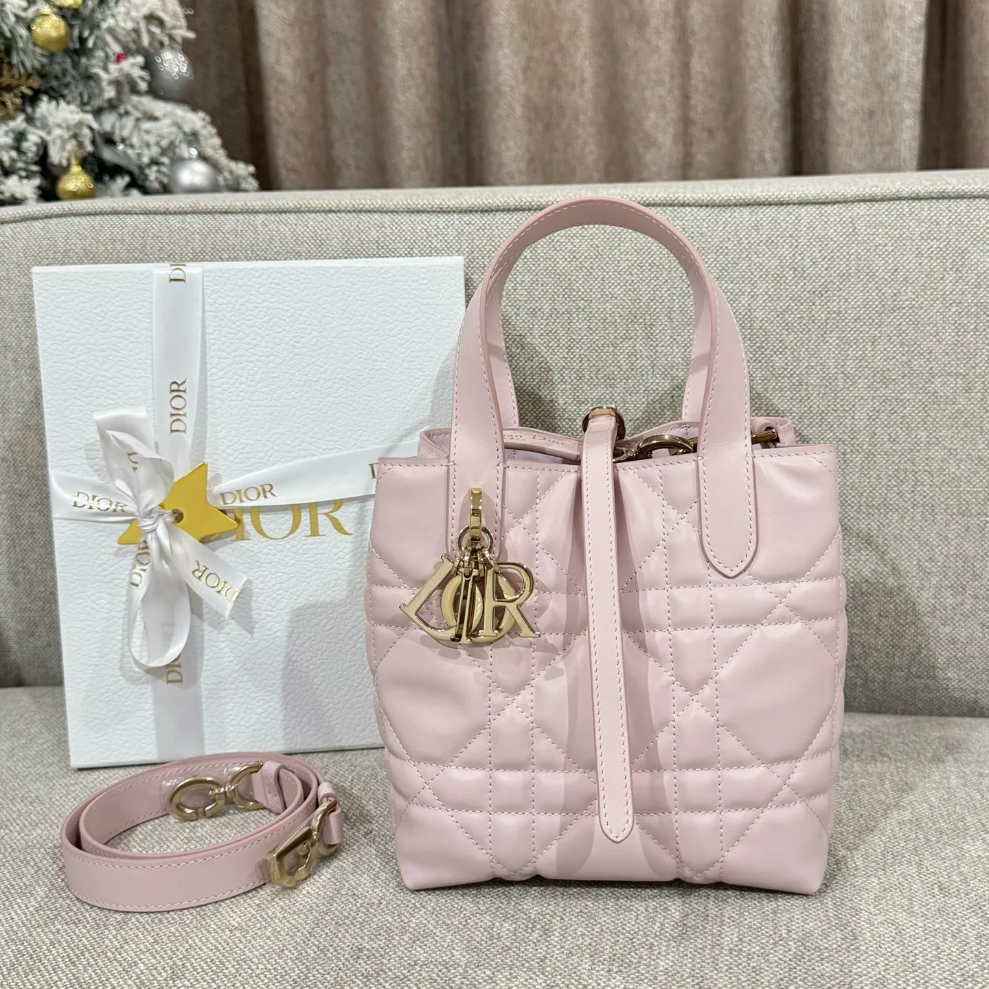 디올 다이아몬드 패턴 송아지가죽 미니 가방 상세 이미지 1