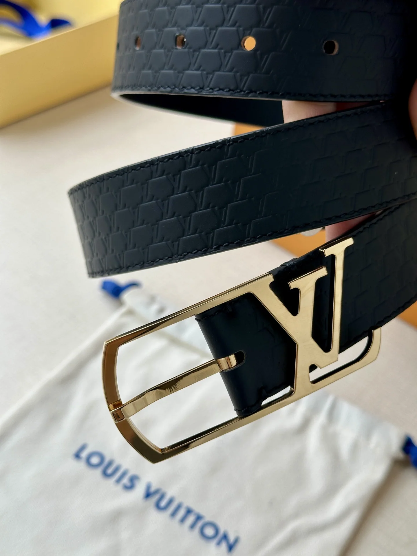 루이비통 LV 에어로그람 버클 벨트 상세 이미지 6