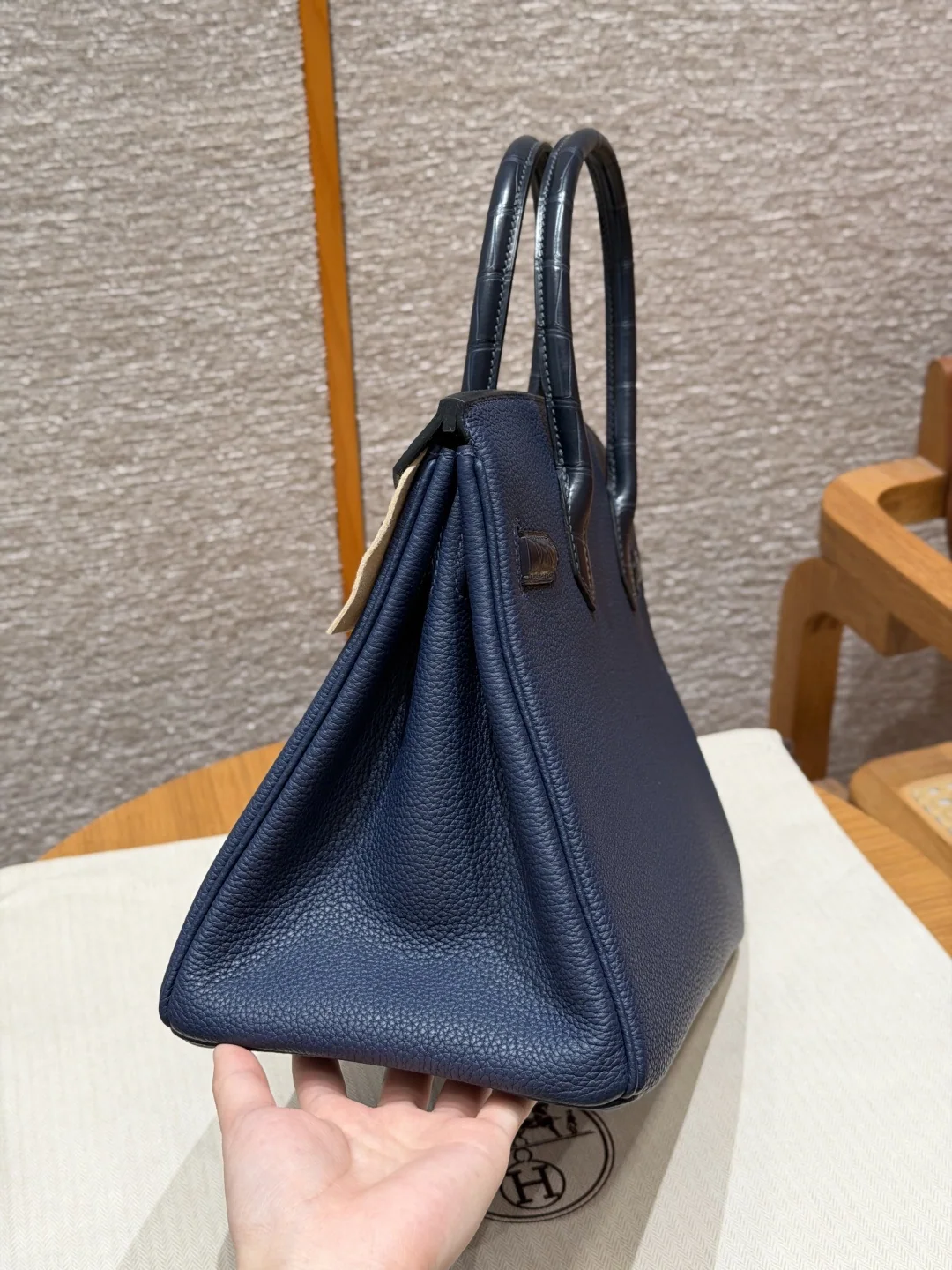에르메스 버킨 30 블루 사파이어 가죽 가방 상세 이미지 4