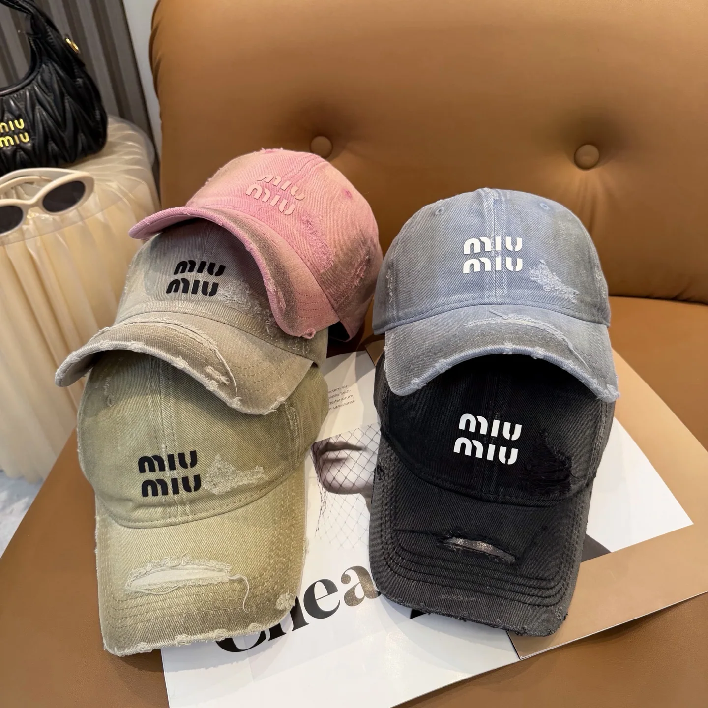 미우미우 찢어진 디자인 베이스볼 캡 상세 이미지 9