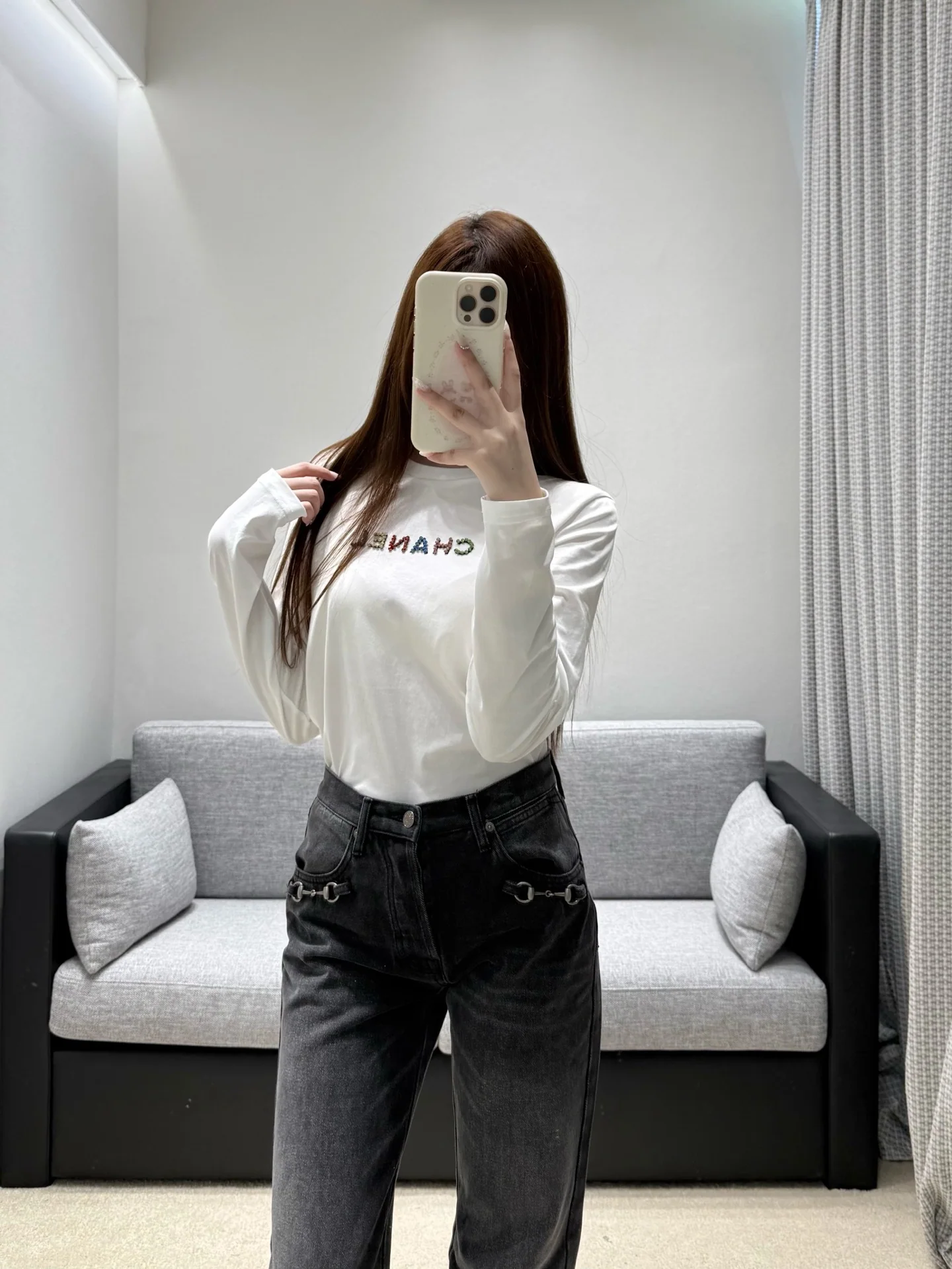 샤넬 컬러풀 라인스톤 로고 여성 긴팔 티셔츠 상세 이미지 9