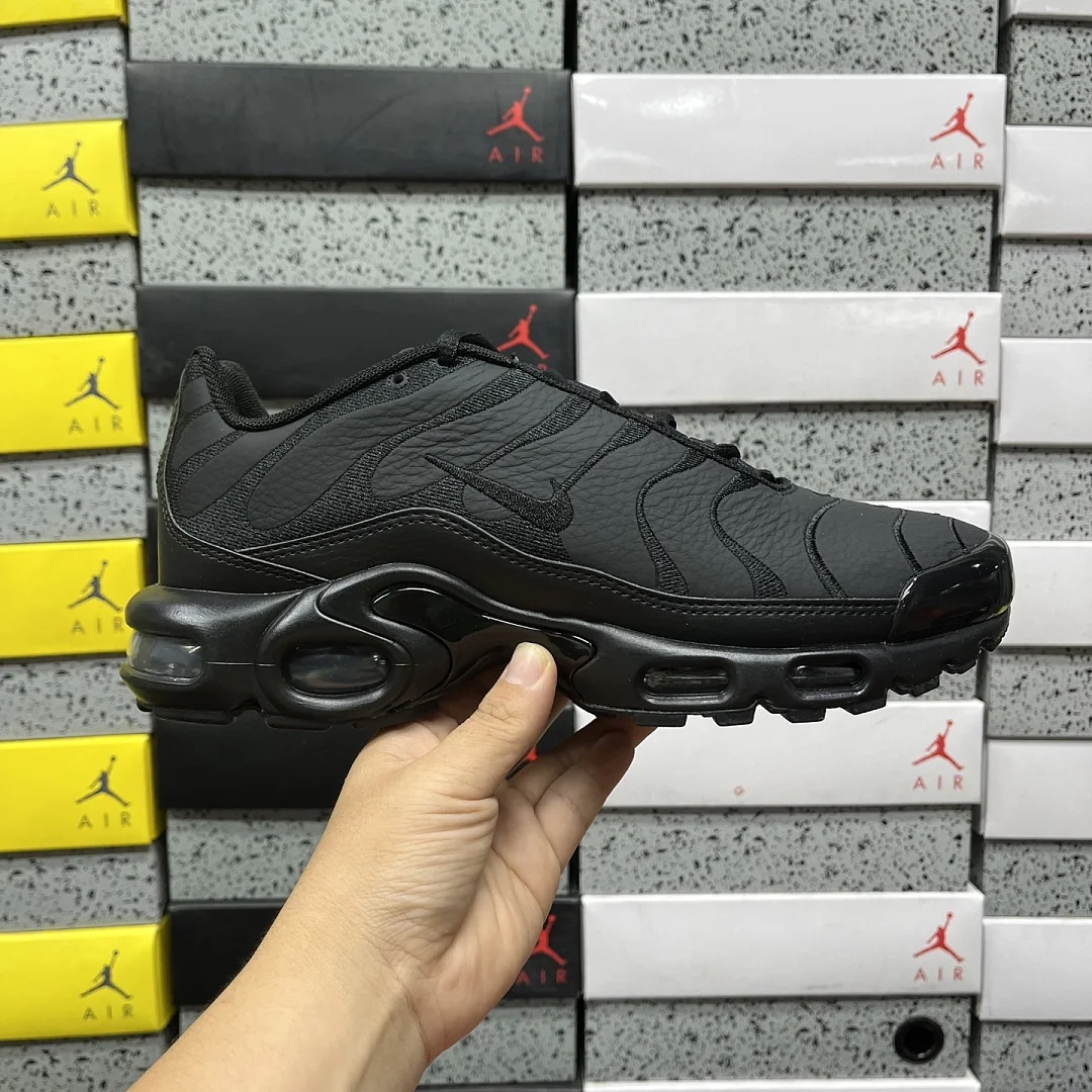 나이키 [DF] 에어 맥스 플러스 AJ2029-001 201706 Nike Air Max Plus Triple Black Leather 상세 이미지 8