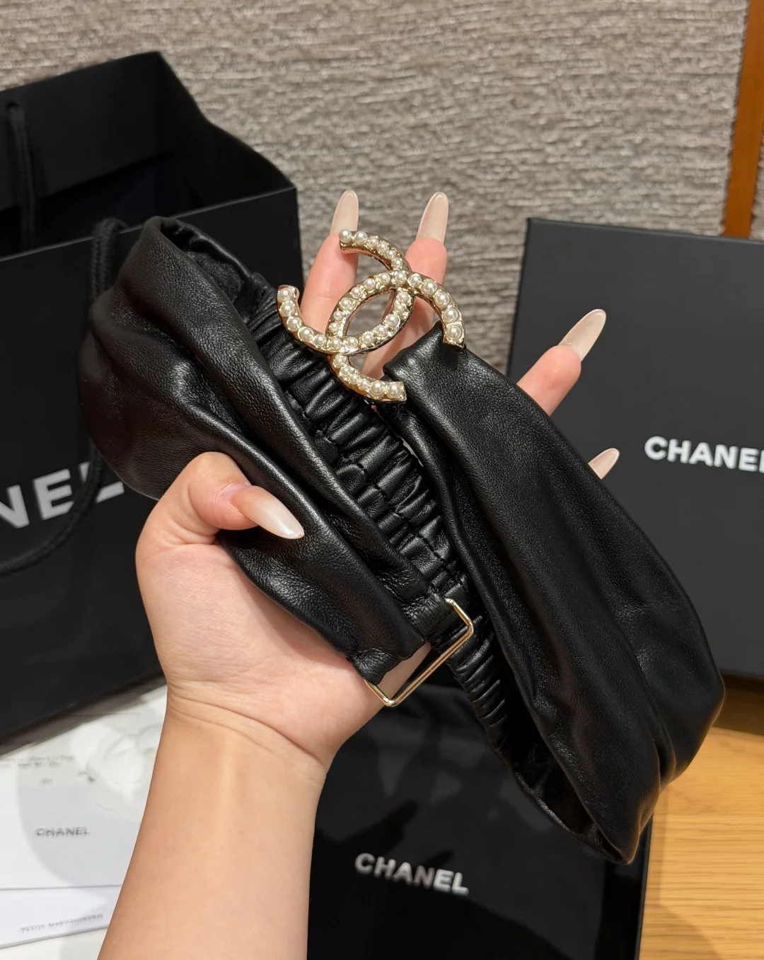 샤넬 진주 더블 C 램스킨 플리츠 벨트 174315