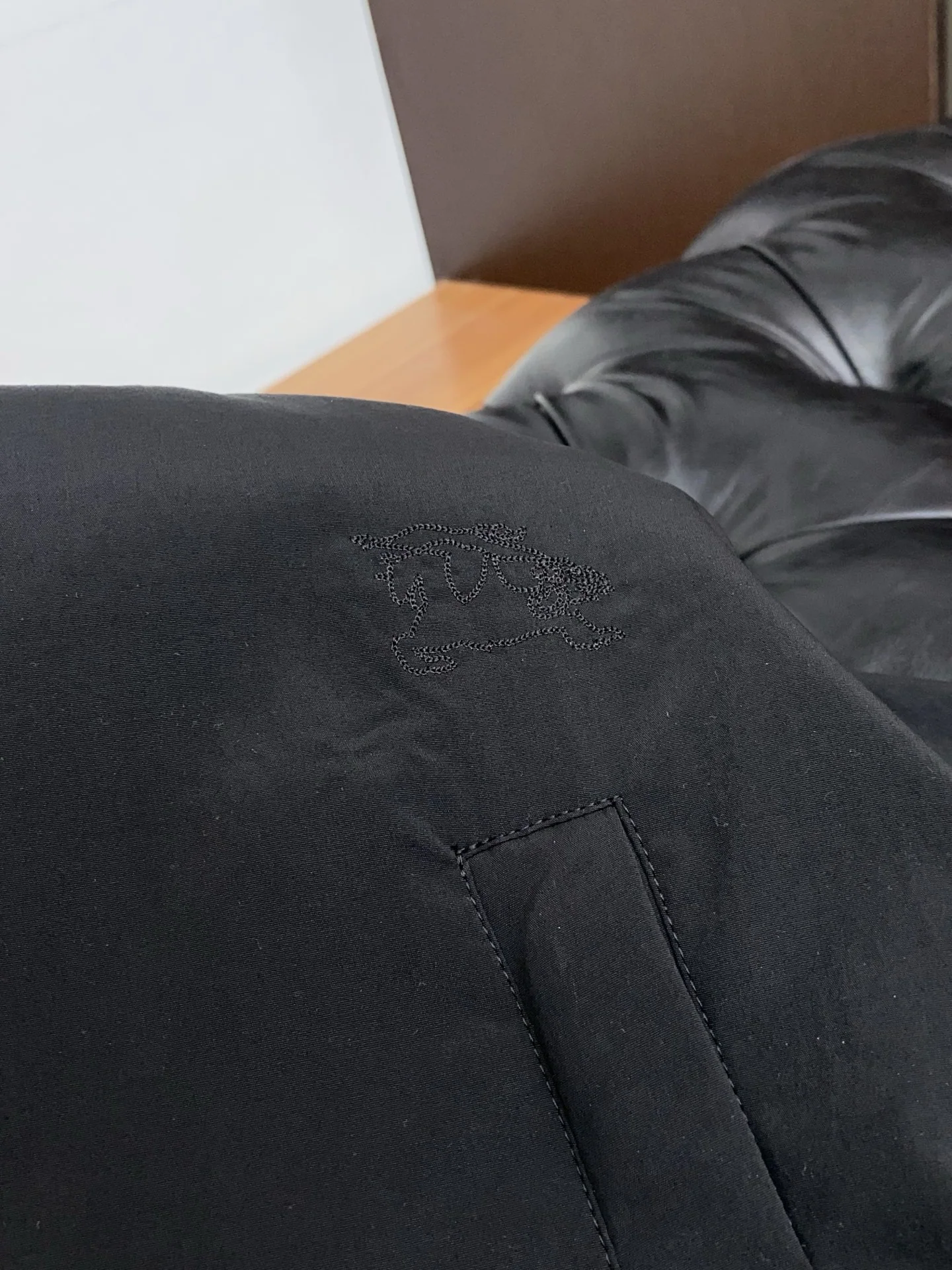 버버리 남성 슬림핏 커스텀 재킷 P430 상세 이미지 8