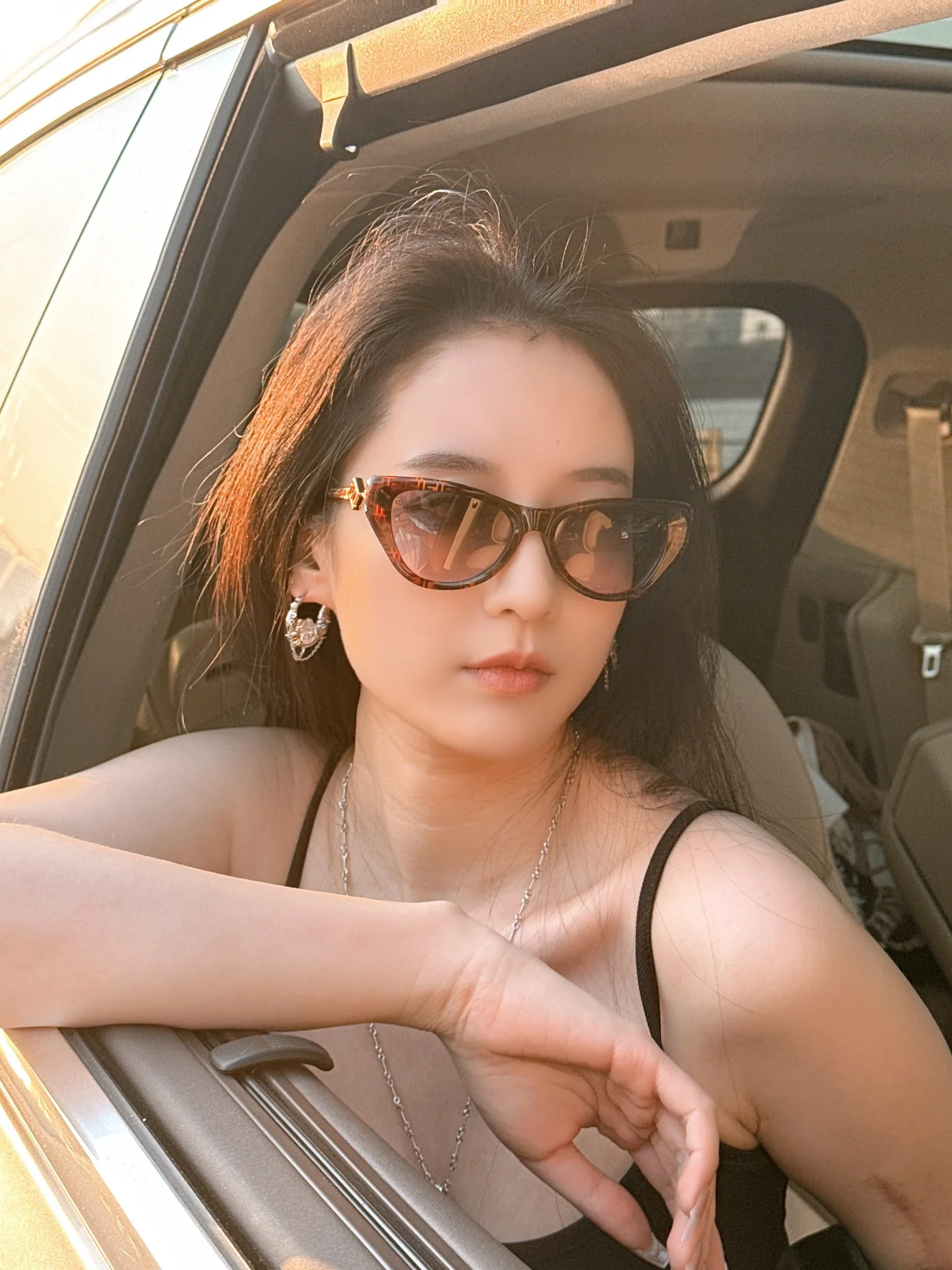 펜디 FE40149 F 선글라스 F 상세 이미지 6