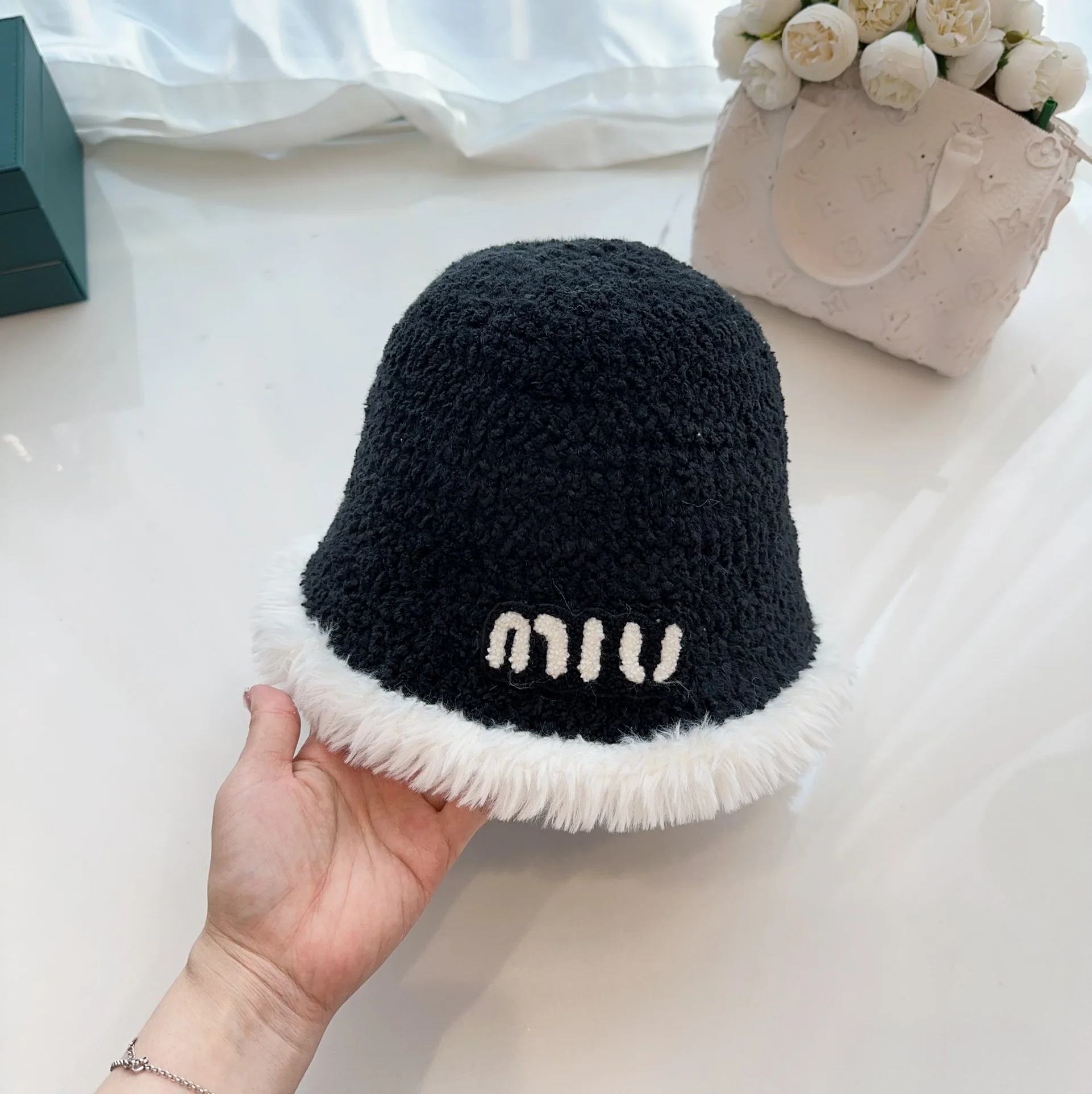 미우미우 모자 81140 Miu Miu Cap 상세 이미지 4