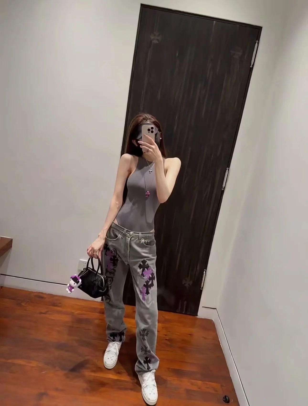 크롬하츠 블랙 에어브러시 로고 남성 바지 상세 이미지 2